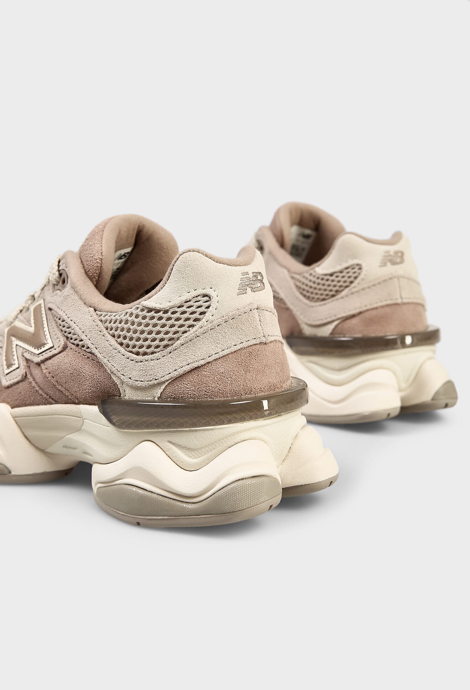 Замшеві кросівки 9060 New Balance U9060ERC 225/0D0 купити за ціною