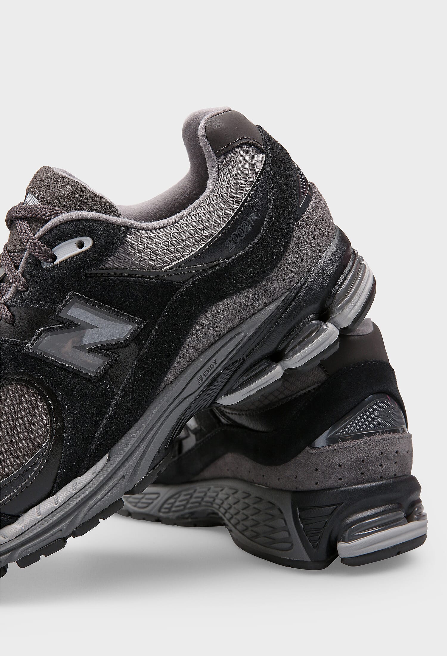 Замшеві кросівки 2002R New Balance U2002RTG 125/0D2 купити за