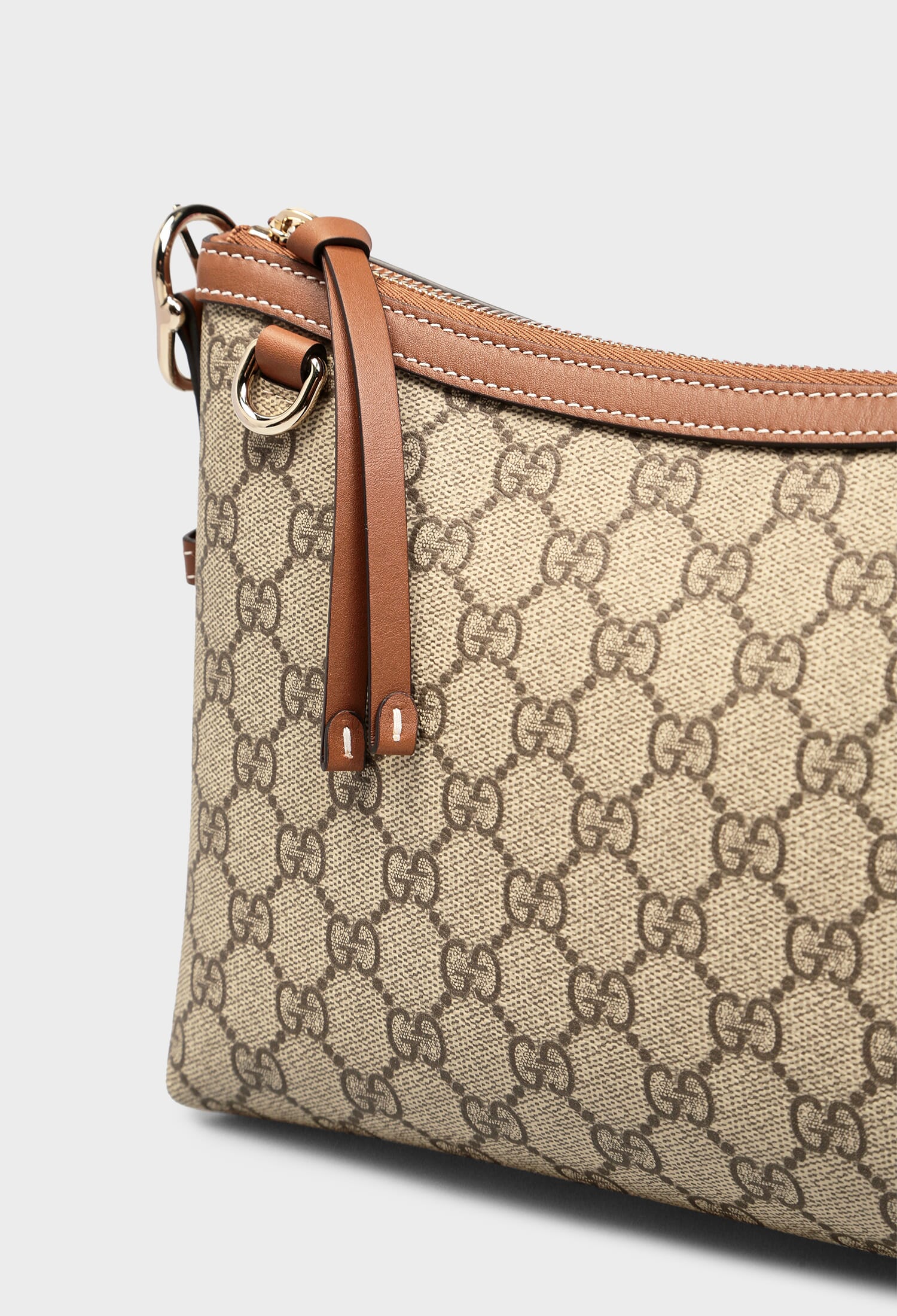 Сумка GG EMBLEM Gucci 847449 126/0F3 купити за ціною 107 100 ГРН
