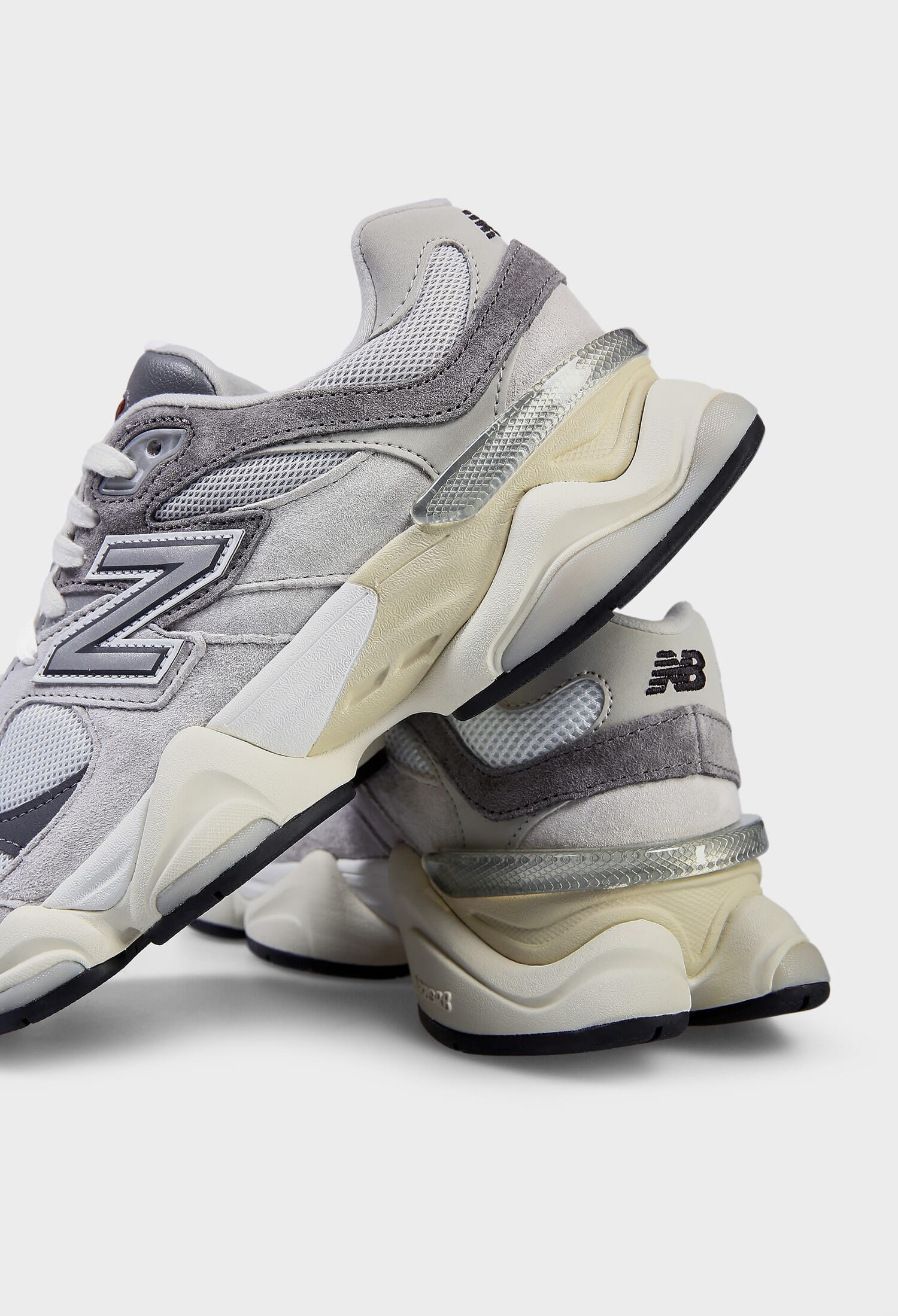 Замшеві кросівки 9060 New Balance U9060GRY 225/0D7 купити за ціною