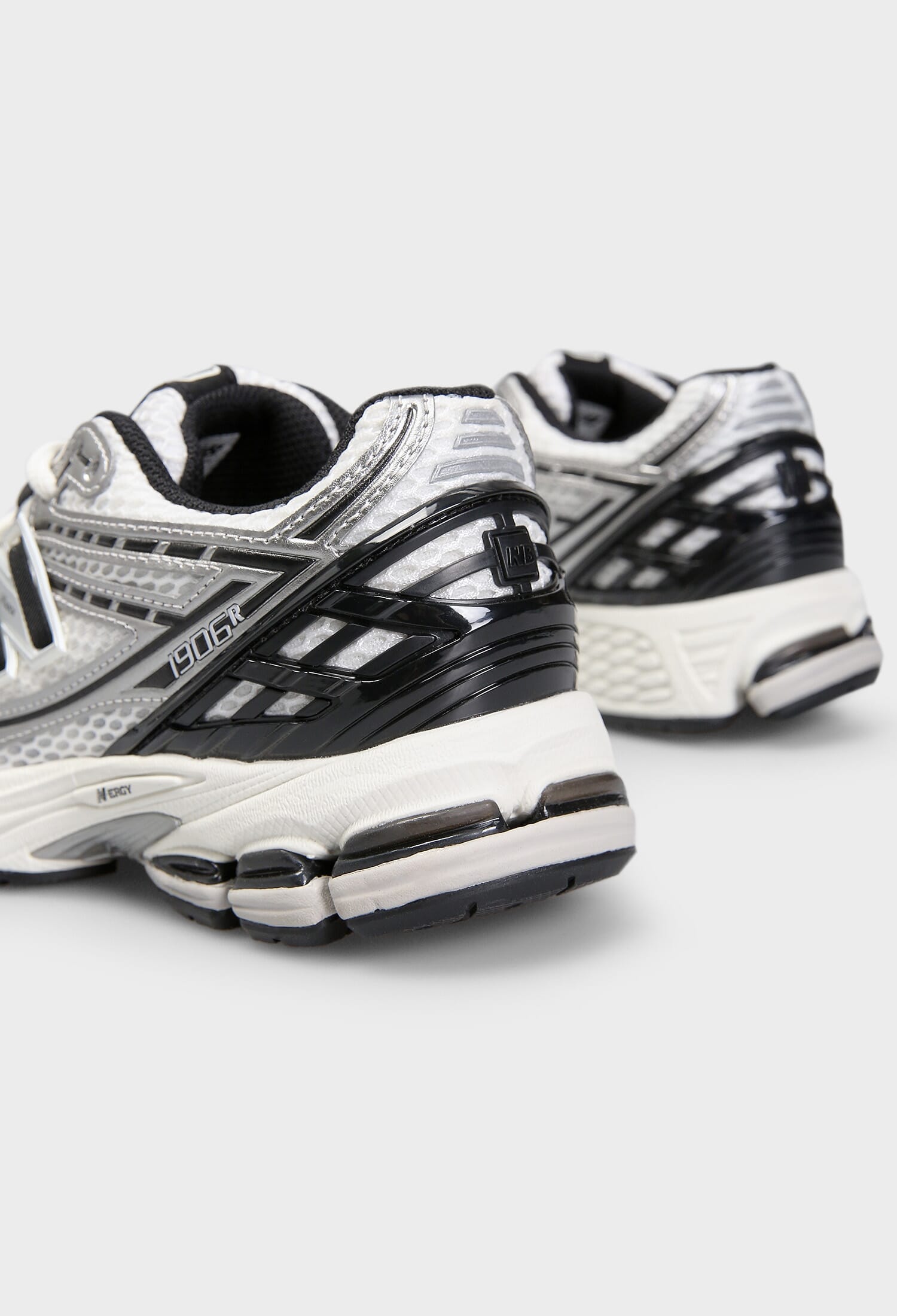 Кросівки 1906R New Balance M1906RER 125/1I0 купити за ціною 0 ГРН